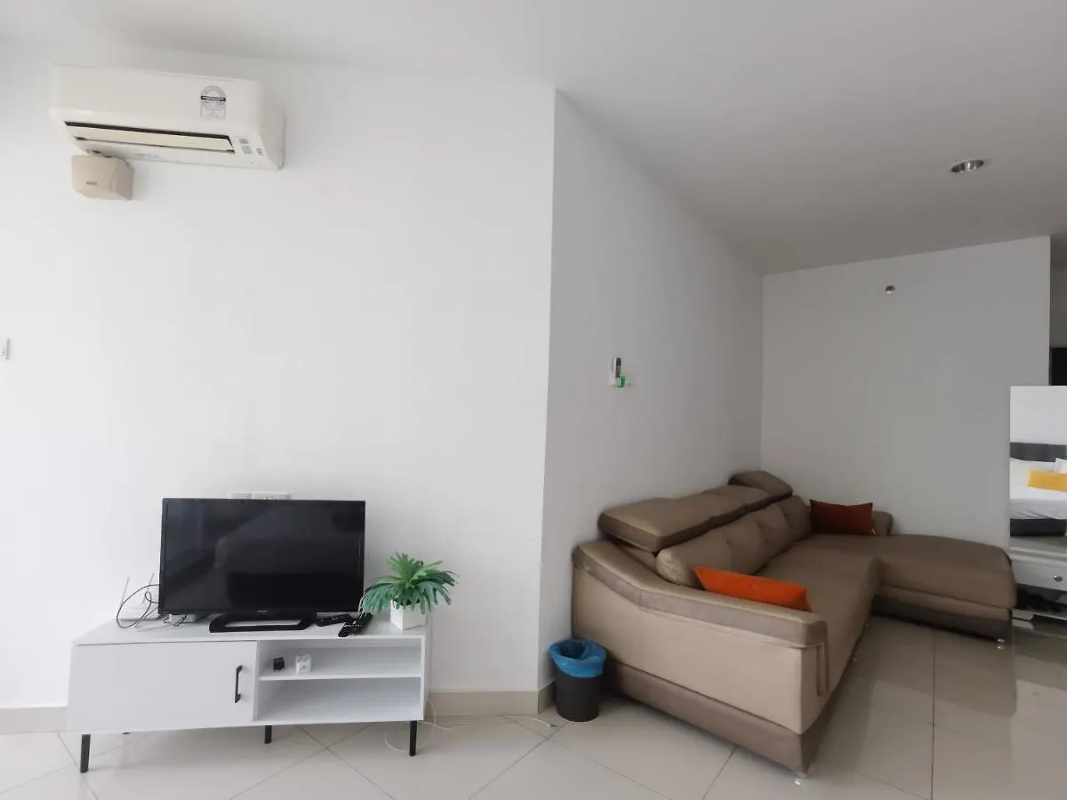 Family Suites At Mansion One By Maj George Town 0*,