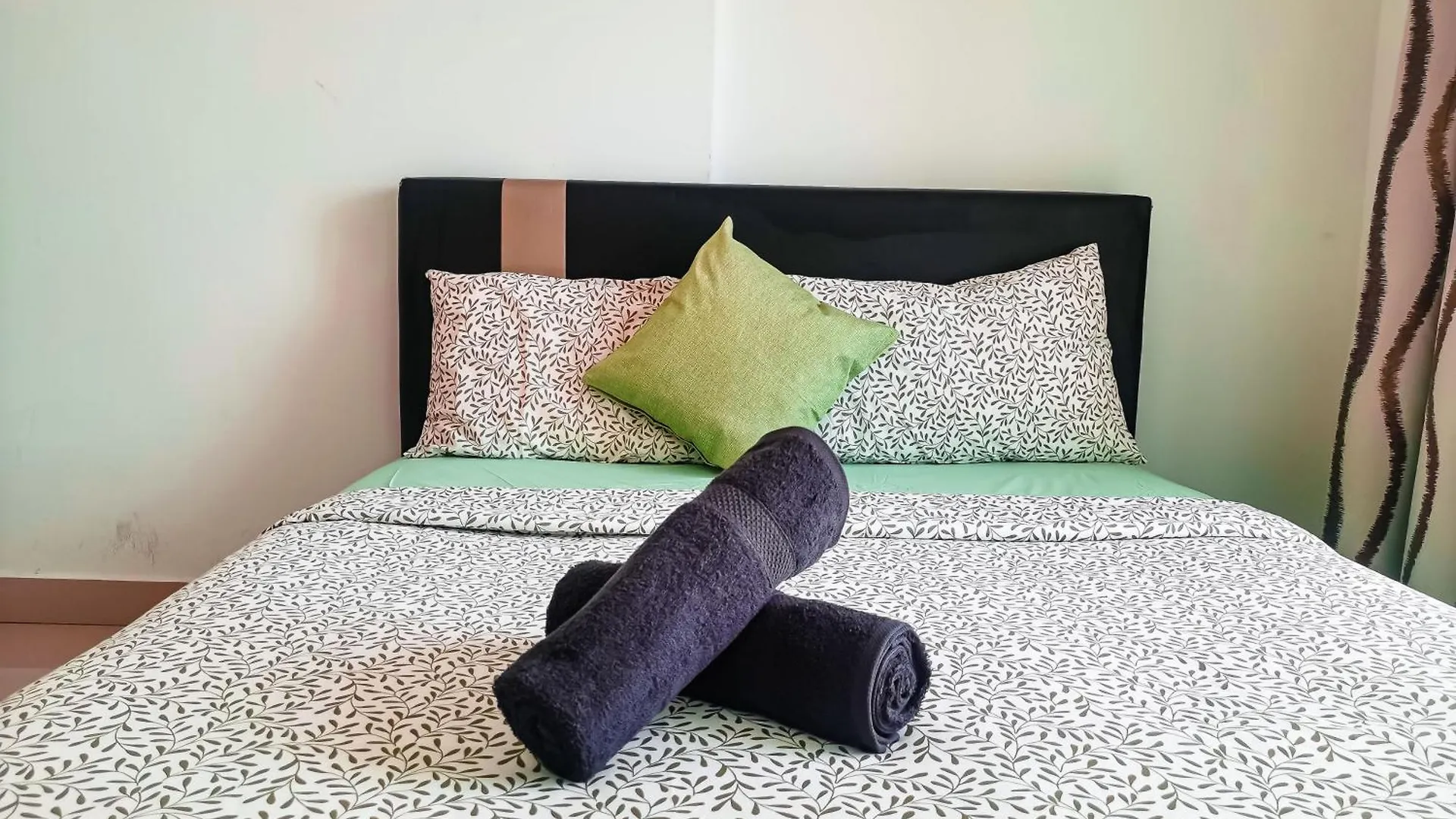 Family Suites At Mansion One By Maj George Town Apartment
